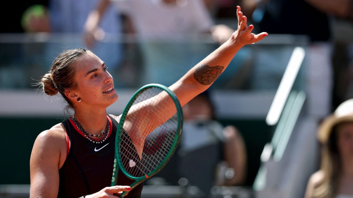 Aryna Sabalenka celebrates her victory at the end of her women's singles match against Australia's Daria Kasatkina during the French Open, Paris, France, May 30, 2026. (AFP Photo)