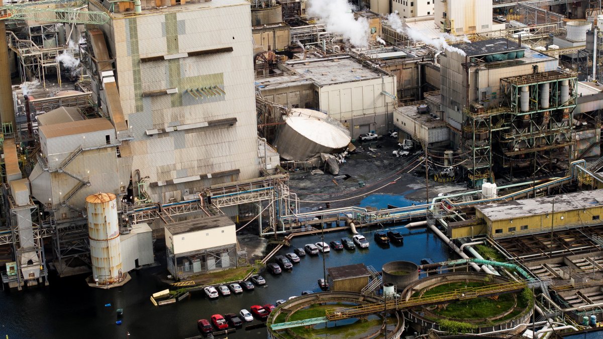 A drone view shows the ruptured chemical tank at the Nippon Dynawave Packaging pulp and paper mill in Longview, Washington, U.S., May 26, 2026. (Reuters Photo)