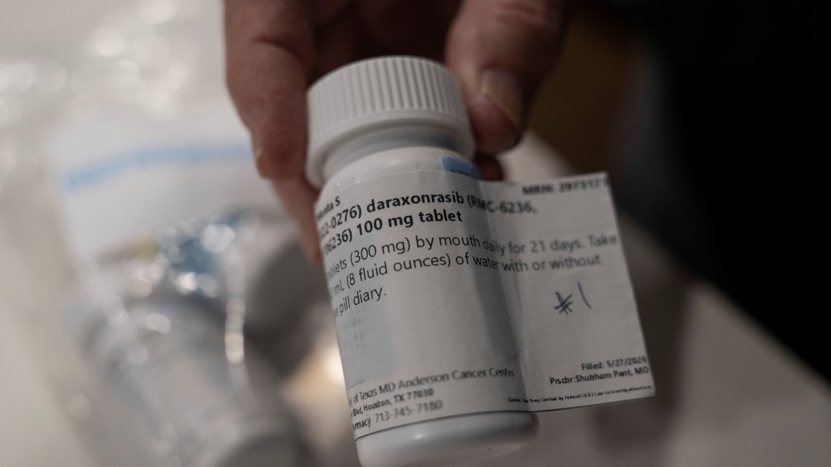 Menta "Steve" Wallace shows a bottle of daraxonrasib, Revolution Medicine's pancreatic cancer drug, at his home in The Woodlands, Texas, U.S., May 29, 2026. (Reuters Photo)