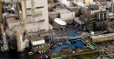A drone view shows the ruptured chemical tank at the Nippon Dynawave Packaging pulp and paper mill in Longview, Washington, U.S., May 26, 2026. (Reuters Photo)