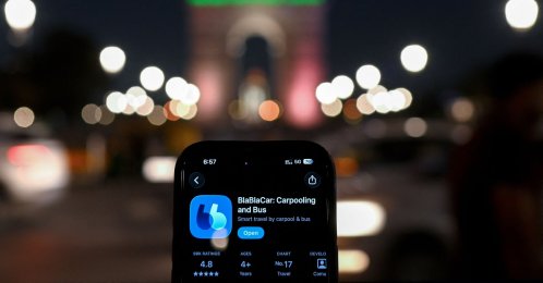 This illustration photograph shows ride-sharing platform BlaBlaCar mobile application on a smartphone against the backdrop of the India Gate in New Delhi, India, March 11, 2026. (AFP Photo)