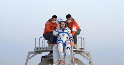 Shenzhou-21 astronaut Zhang Lu waves as he is helped out of the Shenzhou 22 spacecraft after landing in Inner Mongolia region, northern China, May 29, 2026. (AFP Photo)