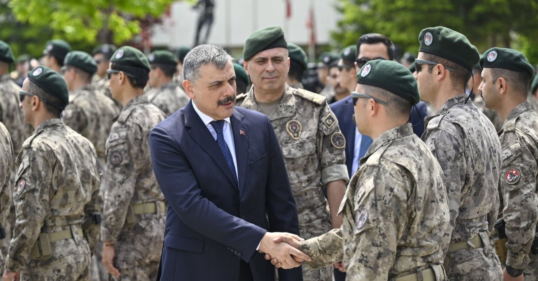 Interior Minister Mustafa Çiftçi shakes hands with Special Operations police officers, Ankara, Türkiye, May 31, 2026. (AA Photo)