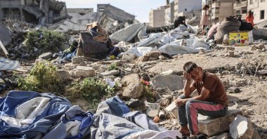 A Palestinian boy sits at the site of an overnight Israeli strike on structures and tents housing displaced families, killing 10 Palestinians, Gaza City, Palestine, May 28, 2026. (AFP Photo)