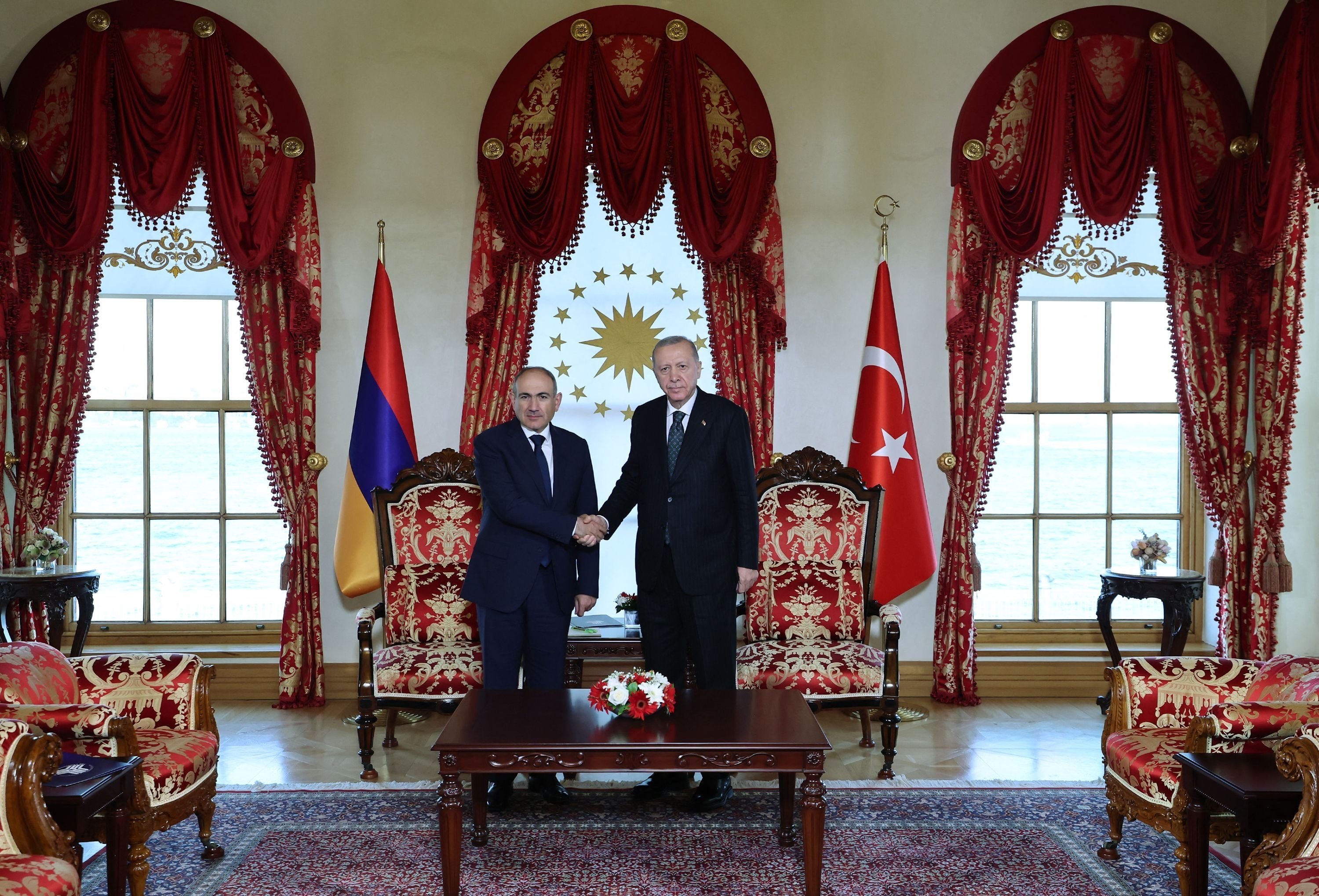Erdoğan, Pashinyan discuss advancing Türkiye-Armenia engagement