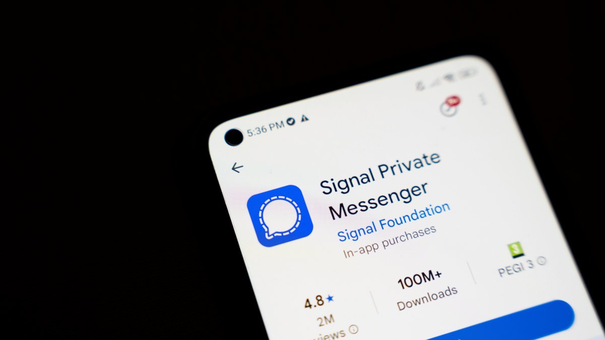 The Signal Private Messenger application is displayed on a smartphone screen, Warsaw, Poland, Dec. 4, 2025. (Shutterstock Photo)
