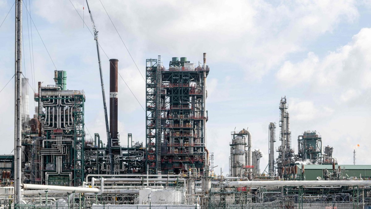 This photograph shows the TotalEnergies refinery in Antwerp, Belgium, May 18, 2026. (AFP Photo)
