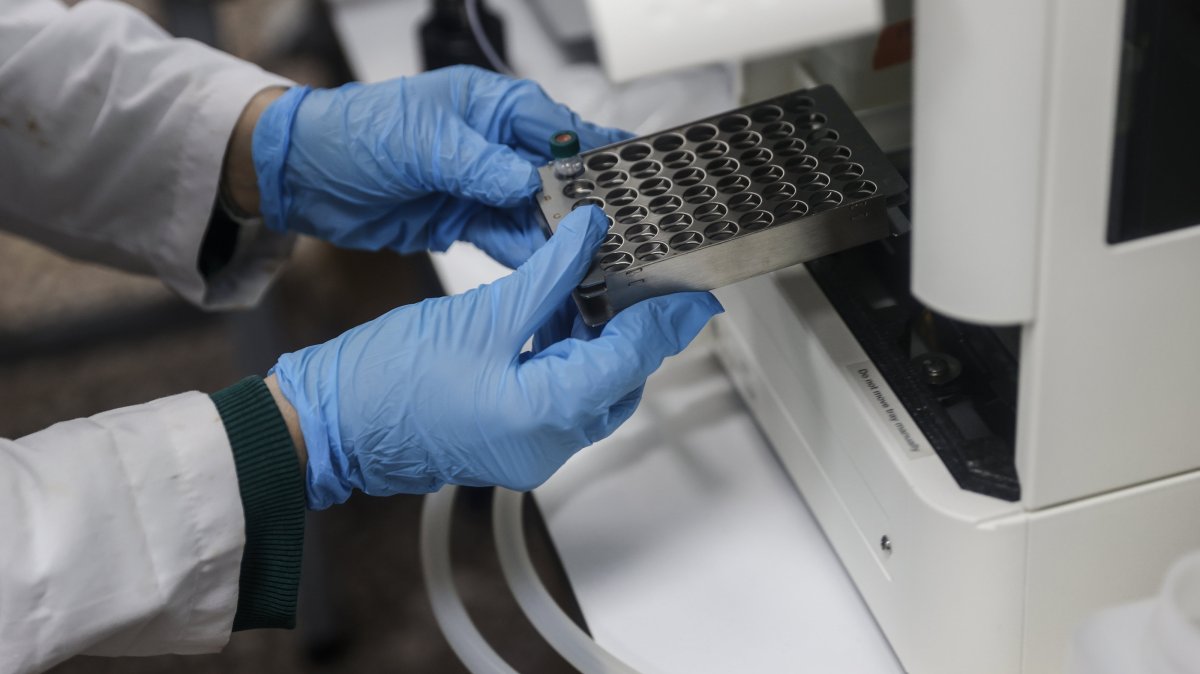 Samples from the Marmara Sea are being analyzed for plastics as part of a TÜBİTAK 1001 project, Türkiye, June 1, 2026. (AA Photo)
