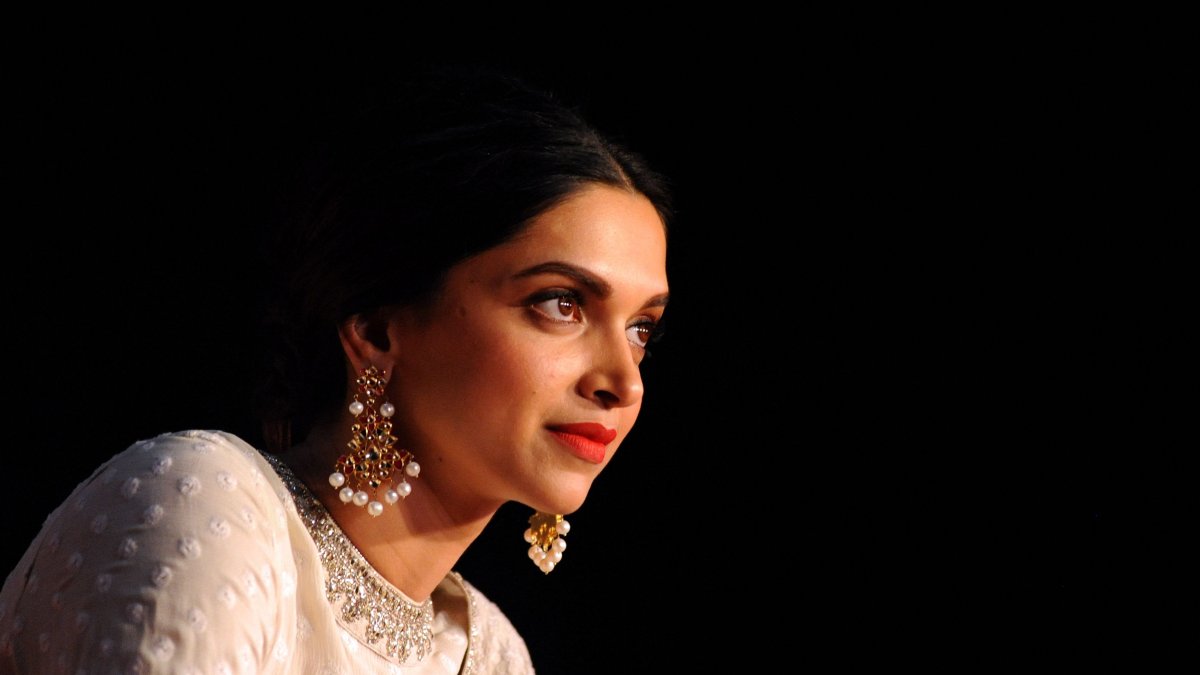 Indian Bollywood actress Deepika Padukone looks on during a promotional event for the forthcoming Hindi film "Bajirao Mastani," Mumbai, India, Nov. 8, 2015. (AFP Photo)