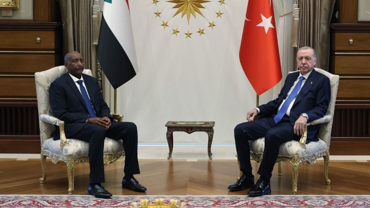 President Erdoğan, Sudan's Burhan discuss peace efforts, stronger ties