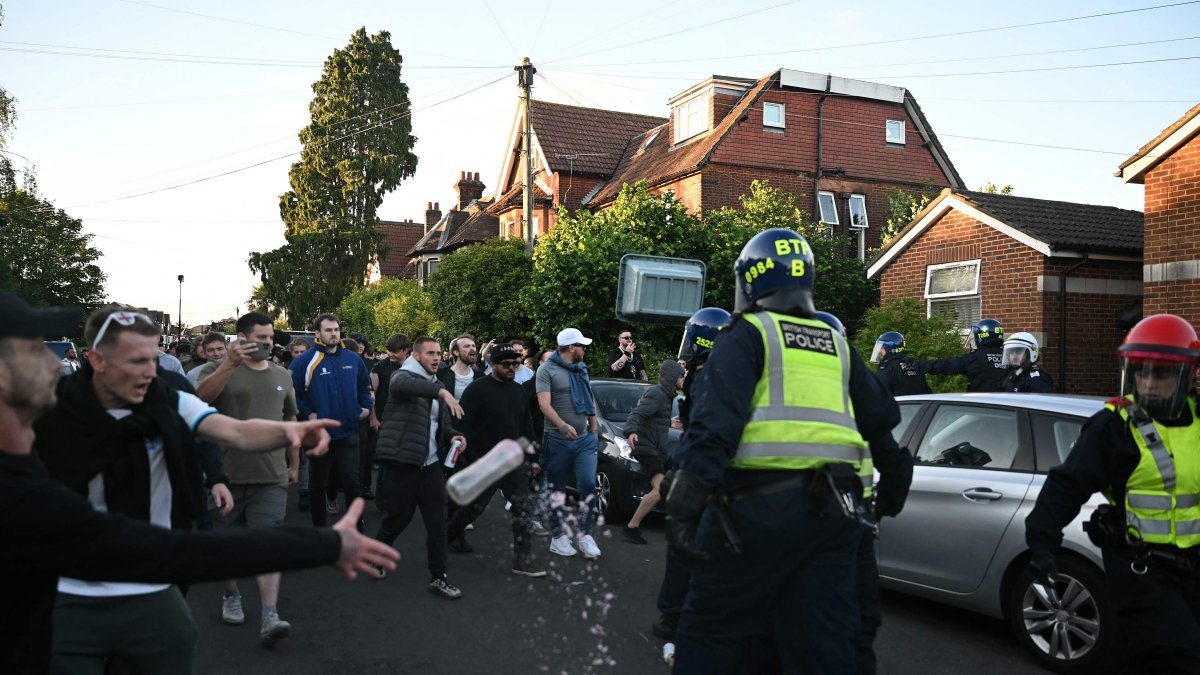 Police officers are attacked by demonstrators near Portswood Police Station, following a protest march in Southampton, southern England, June 2, 2026. (AFP Photo)