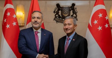 Foreign Minister Hakan Fidan meets with Singaporean Foreign Minister Vivian Balakrishnan (R) during an official visit, Singapore, June 2, 2026. (AA Photo)