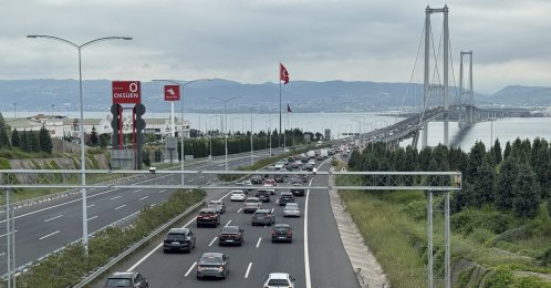 Vehicles are seen crossing the Osman Gazi Bridge ahead of the recent Eid holiday, western Türkiye, May 23, 2026. (AA Photo)