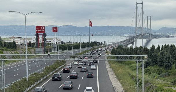 Vehicles are seen crossing the Osman Gazi Bridge ahead of the recent Eid holiday, western Türkiye, May 23, 2026. (AA Photo)