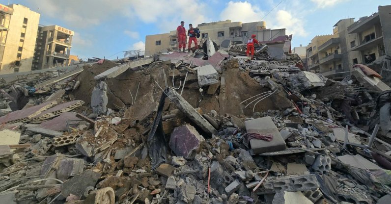 First responders gather at the site of an Israeli strike that hit near a hospital in Tyre, southern Lebanon, June 1, 2026. (AFP Photo)