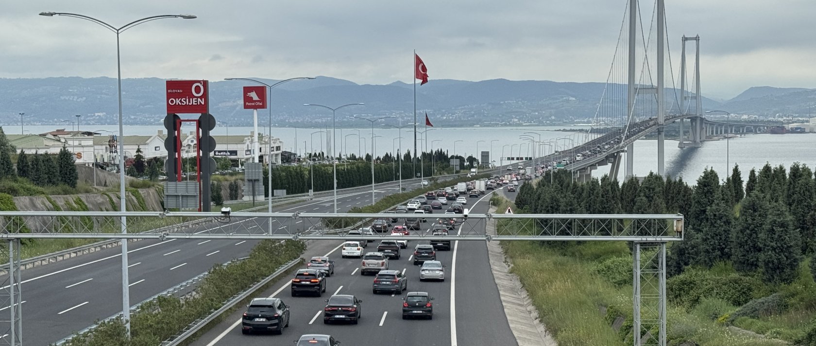 Vehicles are seen crossing the Osman Gazi Bridge ahead of the recent Eid holiday, western Türkiye, May 23, 2026. (AA Photo)