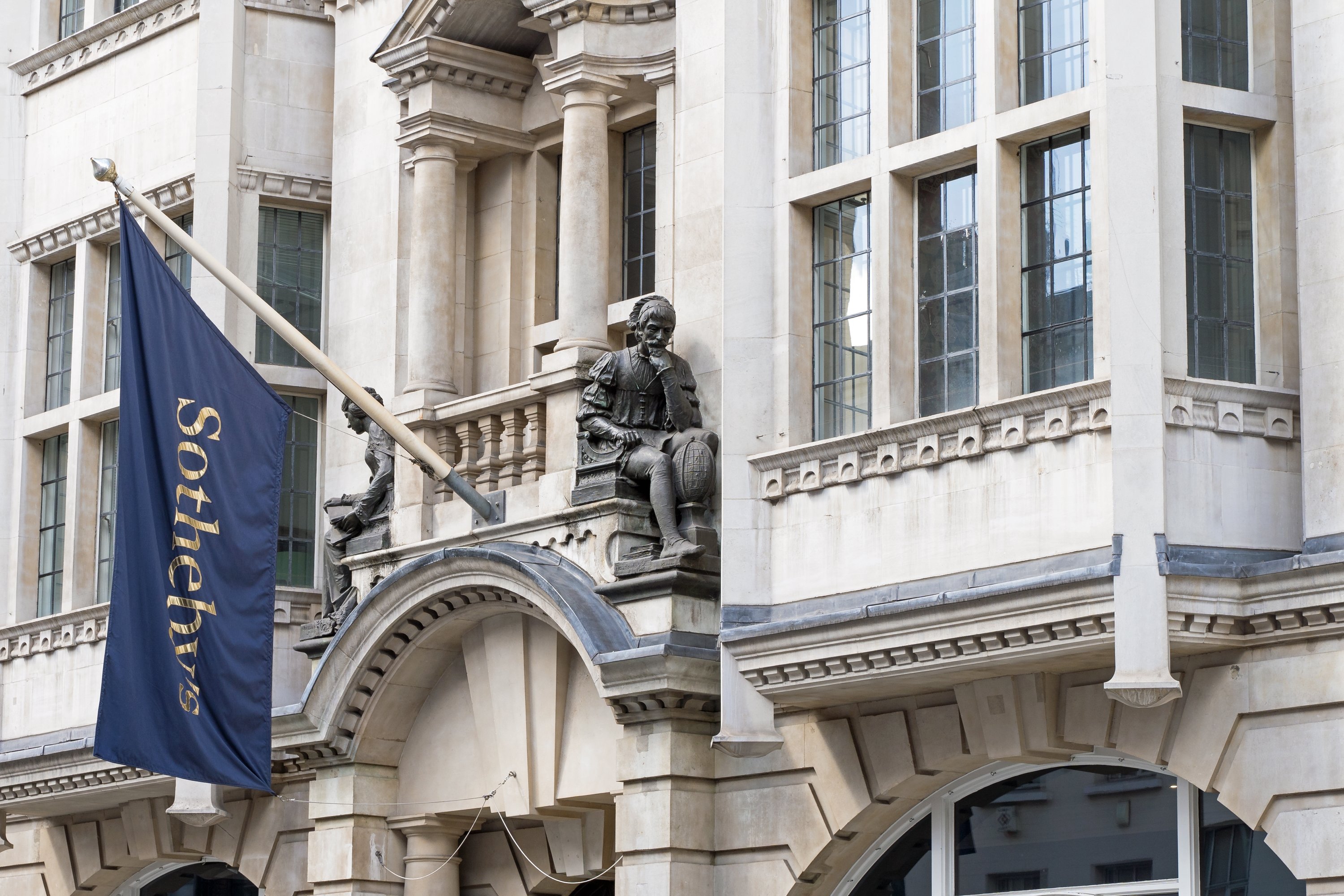 Fergie’s ‘London Bridge’ is playing for art world again