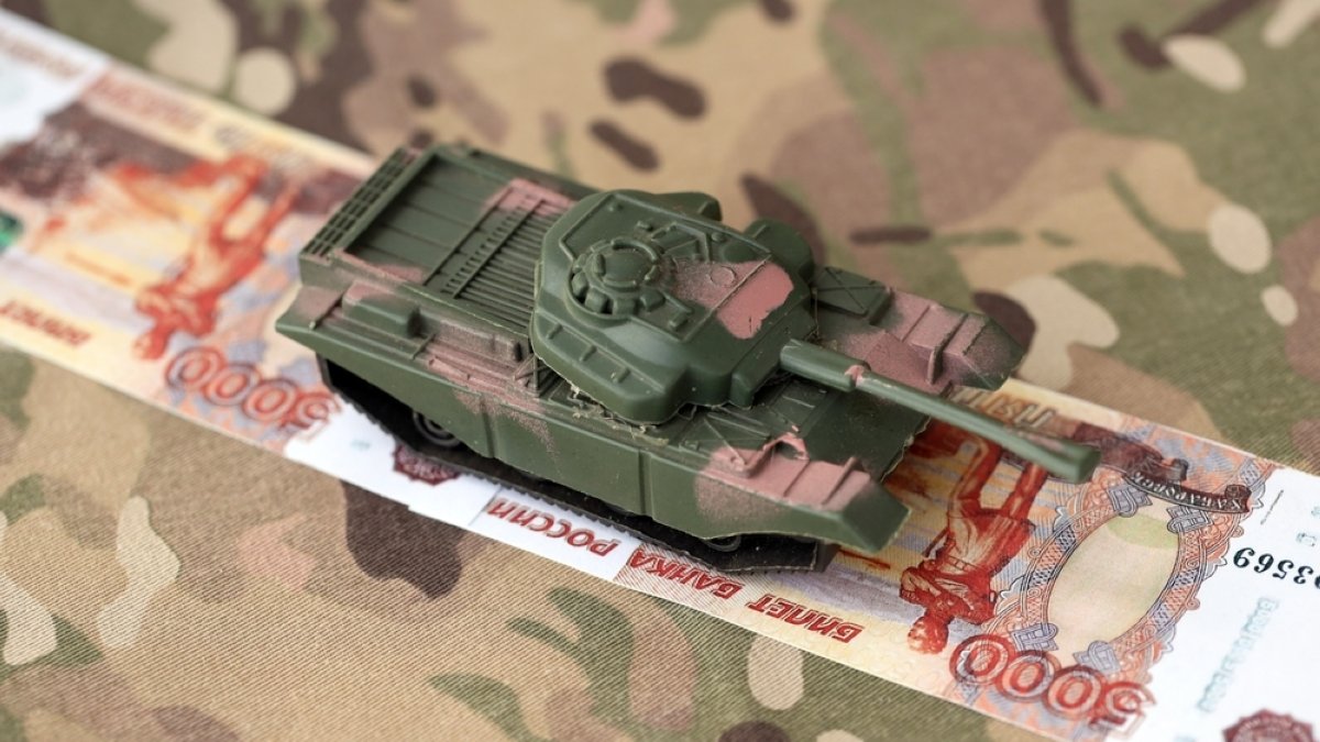 Story of Russian ruble: Fueled from abroad, drained from within