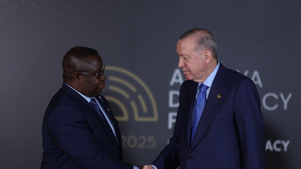 President Recep Tayyip Erdoğan shakes hands with Sierra Leone President Julius Maada Bio during a meeting in Antalya, southern Türkiye, April 12, 2025. (AA Photo)
