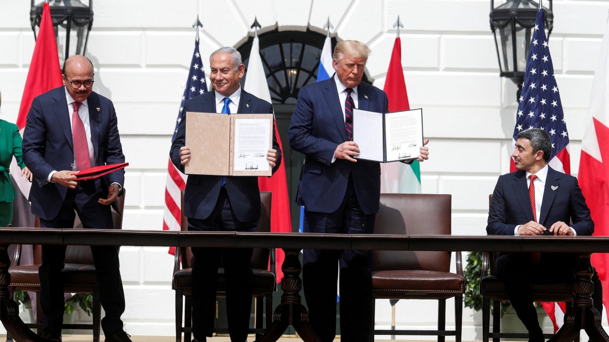 Bahrain's Foreign Minister Abdullatif Al Zayani, Israel's Prime Minister Benjamin Netanyahu, U.S. President Donald Trump and UAE Foreign Minister Abdullah bin Zayed participate in the signing of the Abraham Accords, normalizing relations between Israel and some of its Middle East neighbors in a strategic realignment of Middle Eastern countries against Iran, Washington, U.S., Sept.15, 2020. (Reuters File Photo)