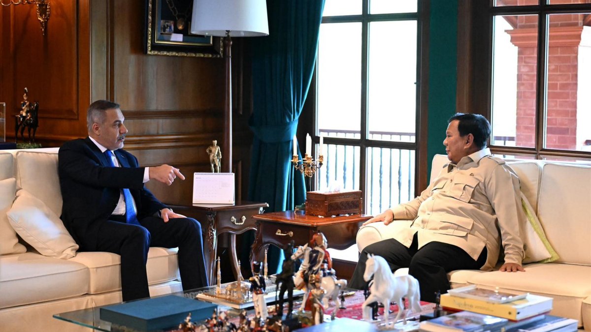 Foreign Minister Hakan Fidan was received by Indonesian President Prabowo Subianto during his official visit to the capital, Jakarta, Indonesia, June 3, 2026. (AA Photo)