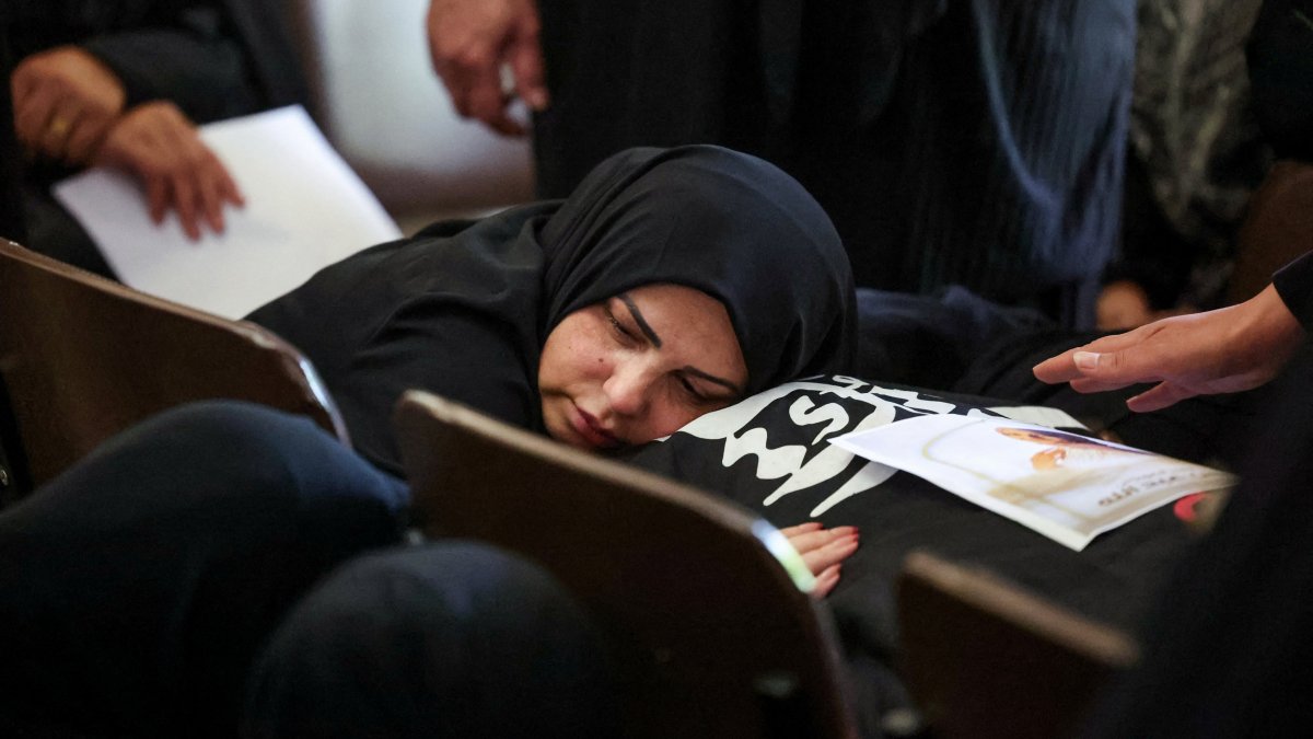 A woman mourns over a body, on the day of the funeral of Lebanese parents Hassan Abdullah and Hanan Shehab and their children Leen, Ali, Ibraheem and Julia, who were killed in an Israeli strike, in Wardaniyeh, Lebanon, June 3, 2026. (Reuters Photo)