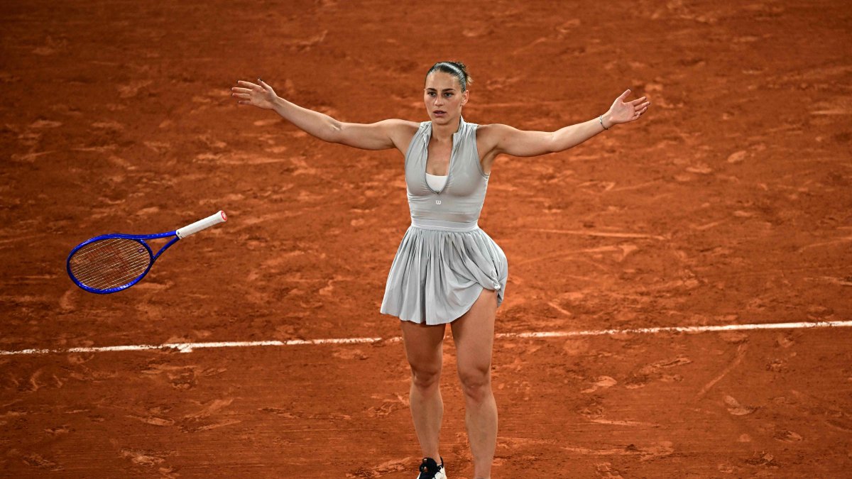 Ukraine's Marta Kostyuk celebrates her victory over Ukraine's Elina Svitolina at the end of their women's quarterfinal singles match on day 10 of the French Open tennis tournament on Court Philippe-Chatrier at the Roland-Garros Complex, Paris, France, June 2, 2026. (AFP Photo)