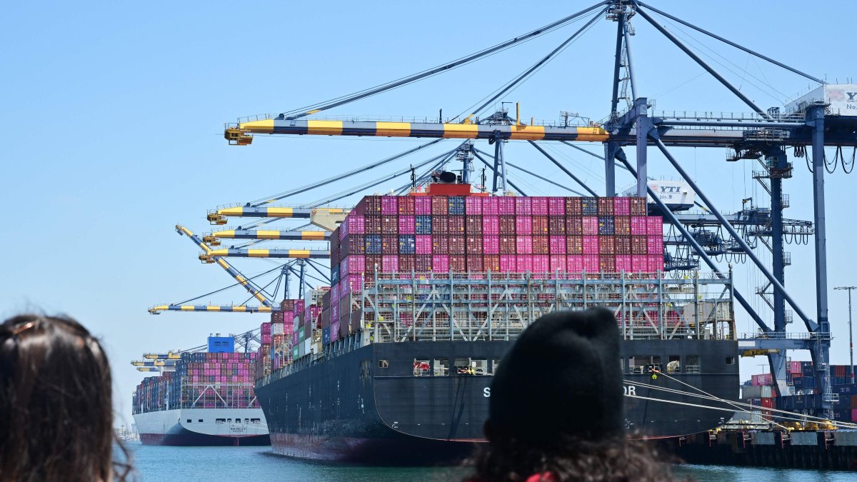 People taking a boat tour watch freight ships full of containers at the Port of Los Angeles, California, U.S., May 9, 2026. (AFP Photo)