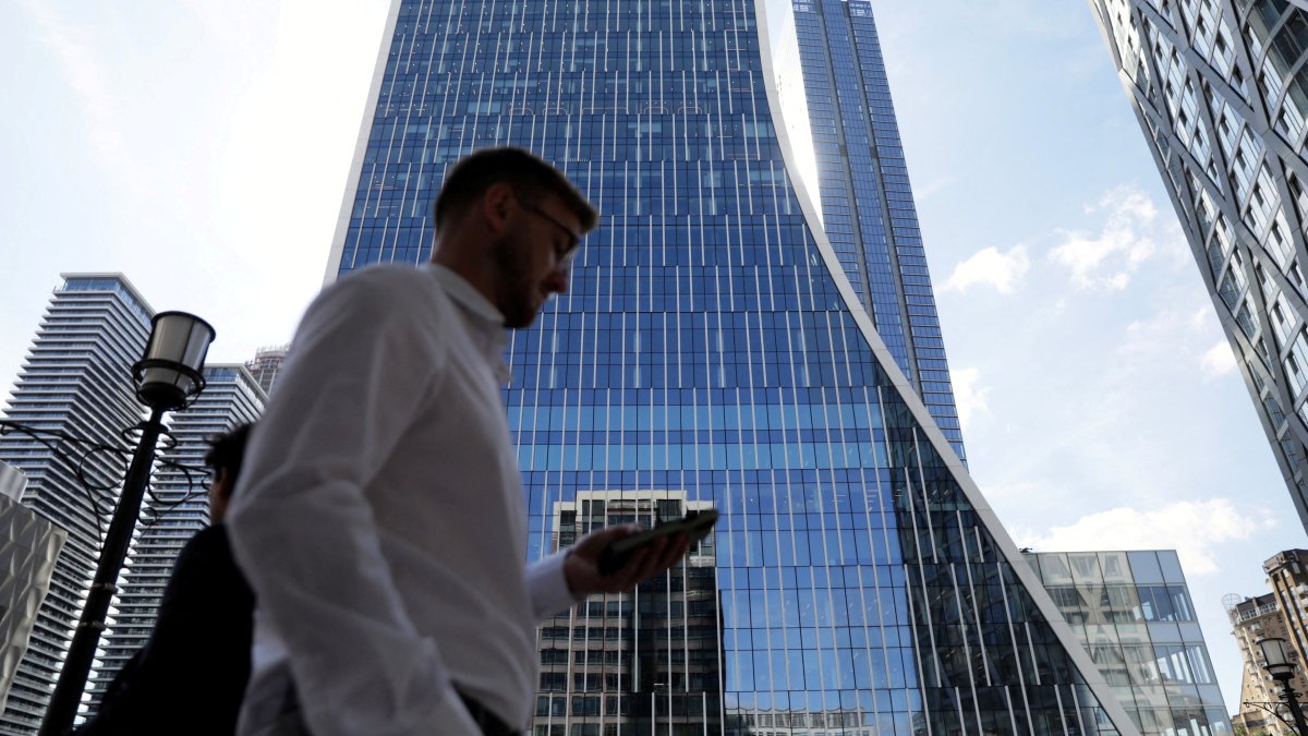 People walk past the new headquarters of the European Bank for Reconstruction and Development (EBRD), Canary Wharf, London, Britain, Sept. 14, 2023. (Reuters Photo)
