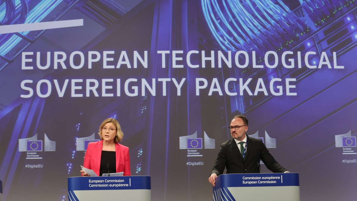 European Commission Executive Vice-President Henna Virkkunen (L) and Commissioner for Energy and Housing Dan Jorgensen hold a press conference on the EU Tech Sovereignty Package in Brussels, Belgium, June 3, 2026. (EPA Photo)