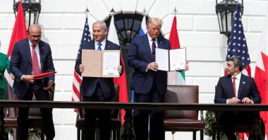 Bahrain's Foreign Minister Abdullatif Al Zayani, Israel's Prime Minister Benjamin Netanyahu, U.S. President Donald Trump and UAE Foreign Minister Abdullah bin Zayed participate in the signing of the Abraham Accords, normalizing relations between Israel and some of its Middle East neighbors in a strategic realignment of Middle Eastern countries against Iran, Washington, U.S., Sept.15, 2020. (Reuters File Photo)