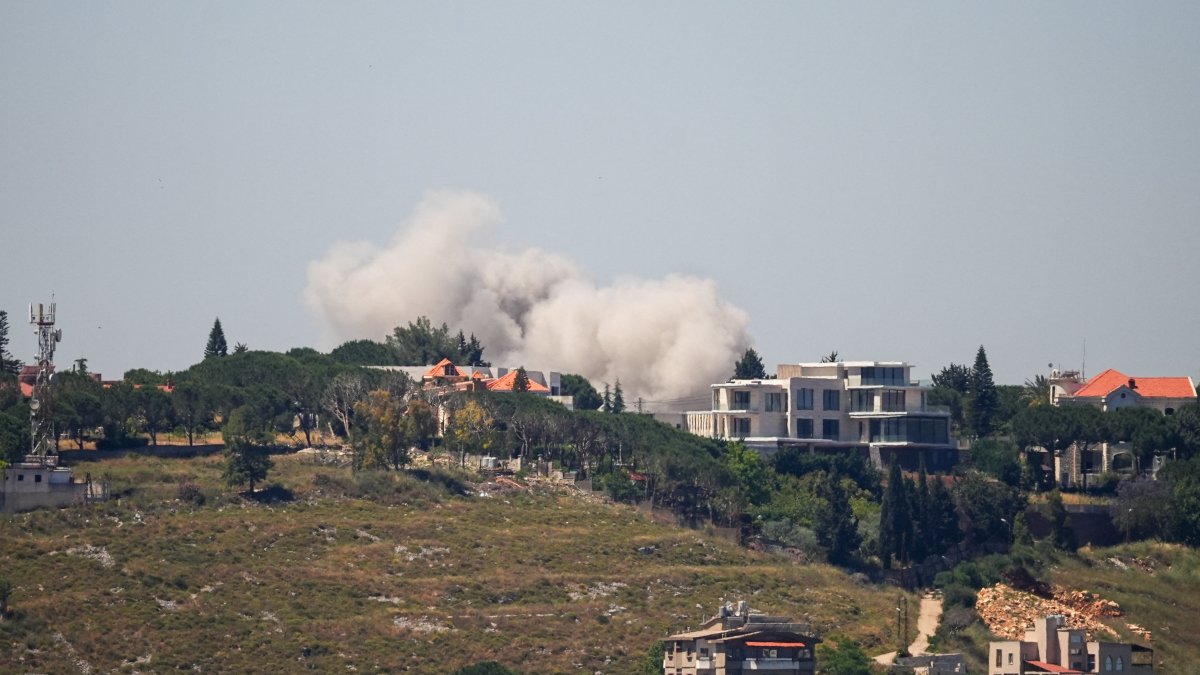 Smoke billows from southern Lebanon, following Israeli strikes, as seen from Nabatieh, Lebanon, June 4, 2026. REUTERS/Stringer