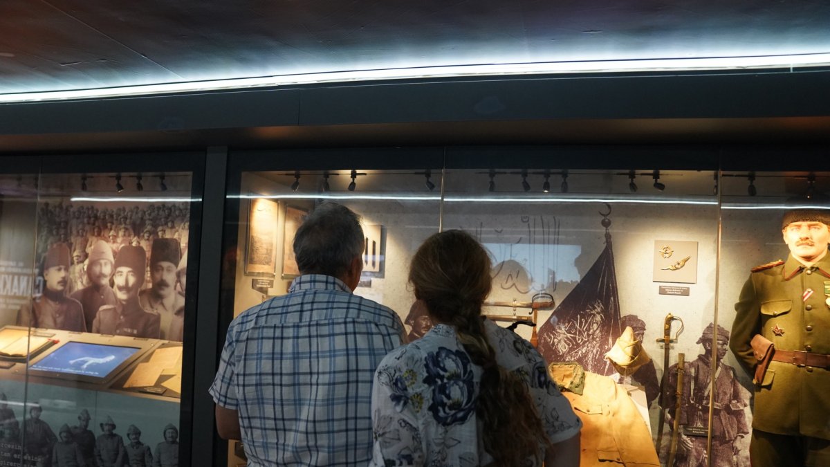 Visitors explore the Çanakkale Wars Mobile Museum, Çanakkale, Türkiye, June 3, 2026. (AA Photo)