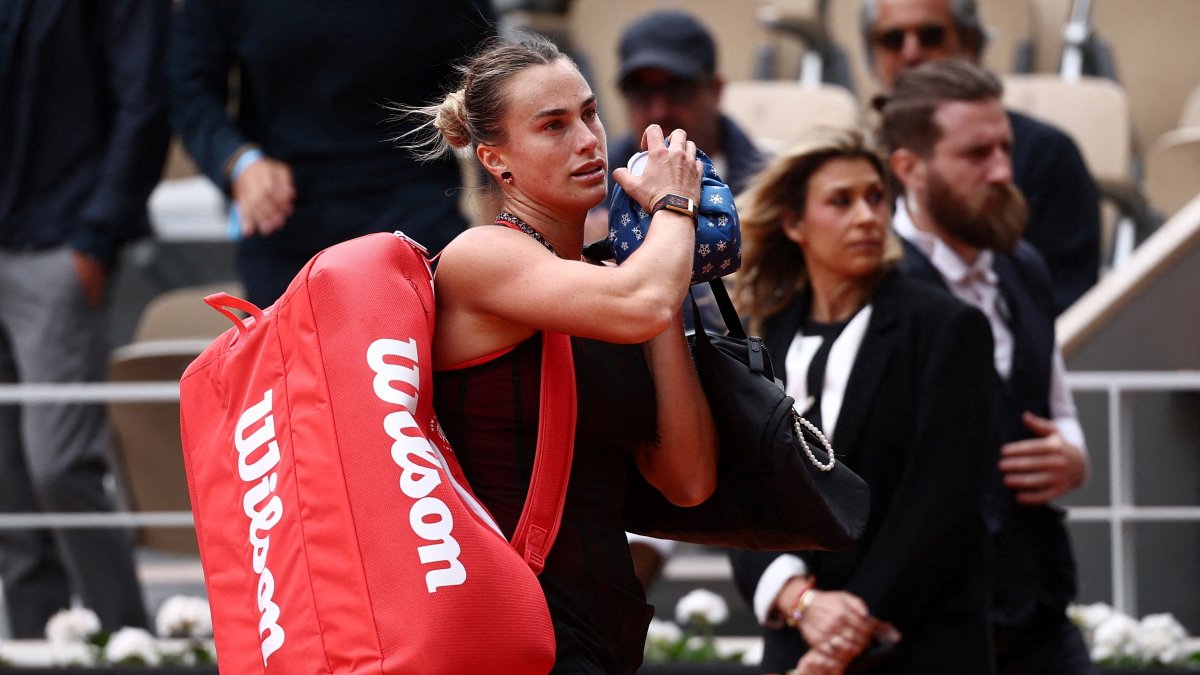 Belarus' Aryna Sabalenka leaves the court after losing her French Open quarterfinal match against Russia's Diana Shnaider at Roland Garros, Paris, France, June 3, 2026. (Reuters Photo)