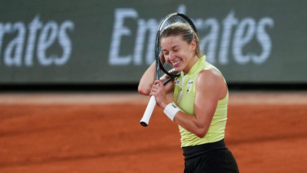 Poland's Maja Chwalinska celebrates after winning against Russia's Diana Shnaider at the end of their women's semifinal singles match on day 12 of the French Open tennis tournament on Court Philippe-Chatrier at the Roland-Garros Complex, Paris, France, June 4, 2026. (AFP Photo)
