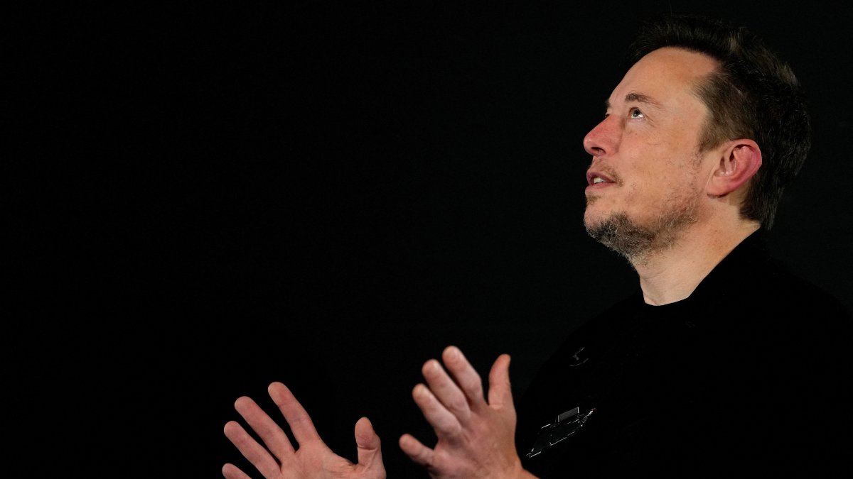 Tesla and SpaceX's CEO Elon Musk reacts during an in-conversation event with then-British Prime Minister Rishi Sunak, London, Britain, Nov. 2, 2023. (Reuters Photo)
