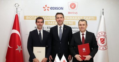 Energy and Natural Resources Minister Alparslan Bayraktar announced that a memorandum of understanding had been signed between BOTAŞ, the oil and natural gas pipeline operator of the Turkish state, and Italian energy company Edison to explore potential opportunities for cooperation, Istanbul, Türkiye, May 22, 2026. (AA Photo)