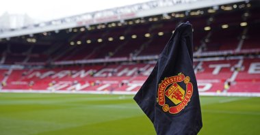 A black corner flag is placed in memory of the 1958 Munich Air Disaster before the start of the English Premier League match between Manchester United and Crystal Palace at Old Trafford stadium, Manchester, U.K., Feb. 2, 2025. (AP Photo)