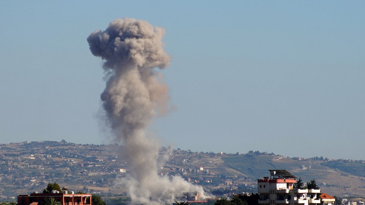 A photograph taken from the southern area of Nabatieh shows smoke rising from the site of an Israeli airstrike in the village of Zawtar al-Sharkiyeh, Lebanon, June 4, 2026. (AFP Photo)