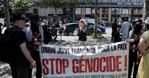 Demonstrators hold a banner reading "French Jewish Union for Peace - Stop Genocide !" as French activists and protesters gather to take part in a demonstration to condemn the Israeli interception of the Global Sumud Flotilla, Paris, May 23, 2026. (AFP Photo)