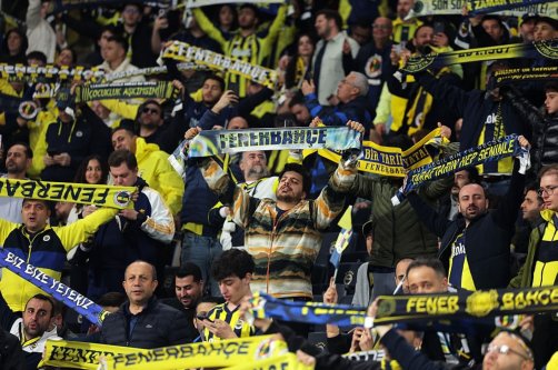 Fans and supporters of Fenerbahçe during the Süper Lig match against Kasimpaşa at Chobani Stadium, Istanbul, Türkiye, April 5, 2026. (Getty Images Photo)