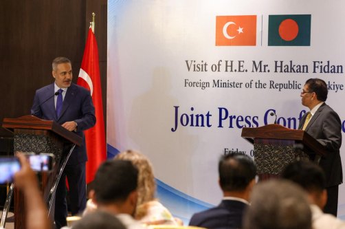 Foreign Minister Hakan Fidan and Bangladeshi Foreign Minister Khalilur Rahman attend a joint news conference following their meeting, Dhaka, Bangladesh, June 5, 2026. (AA Photo)