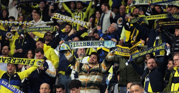 Fans and supporters of Fenerbahçe during the Süper Lig match against Kasimpaşa at Chobani Stadium, Istanbul, Türkiye, April 5, 2026. (Getty Images Photo)
