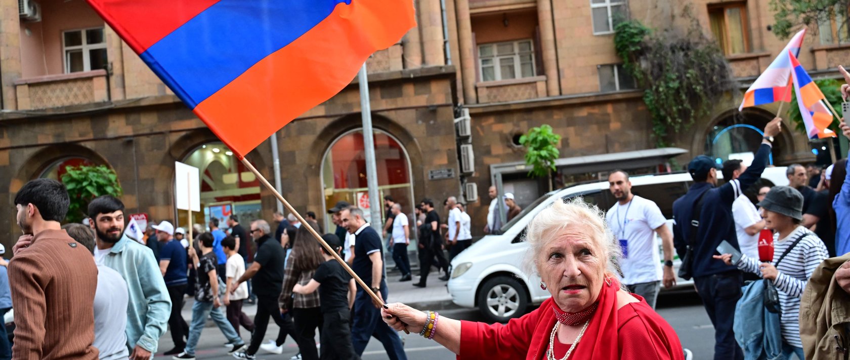 Supporters of Russian-Armenian businessman Samvel Karapetyan’s Strong Armenia party stage a campaign march in Yerevan, June 3, 2026. (AFP Photo)