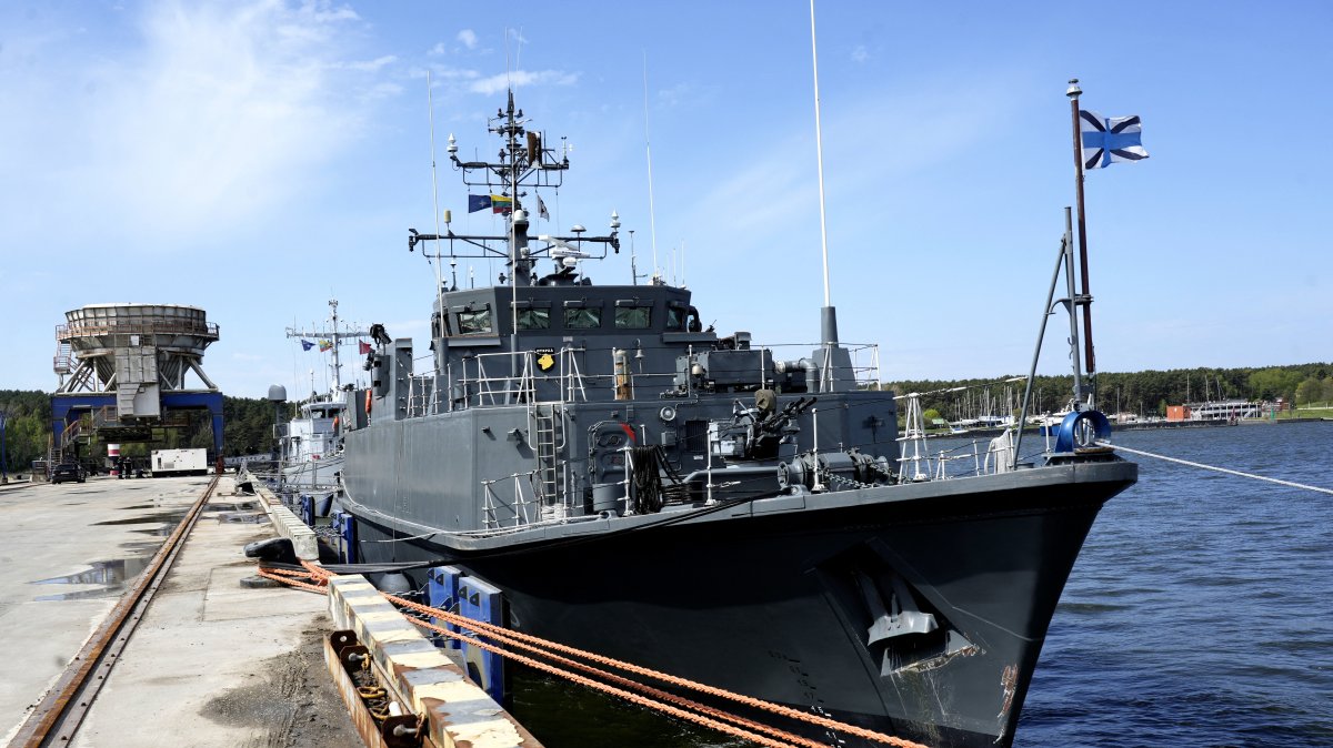 The Estonian Navy minehunter EML Ugandi (M315) of Standing NATO Mine Countermeasures Group One (SNMCMG1) docks at port, Klaipeda, Lithuania, May 14, 2026. (Reuters Photo)