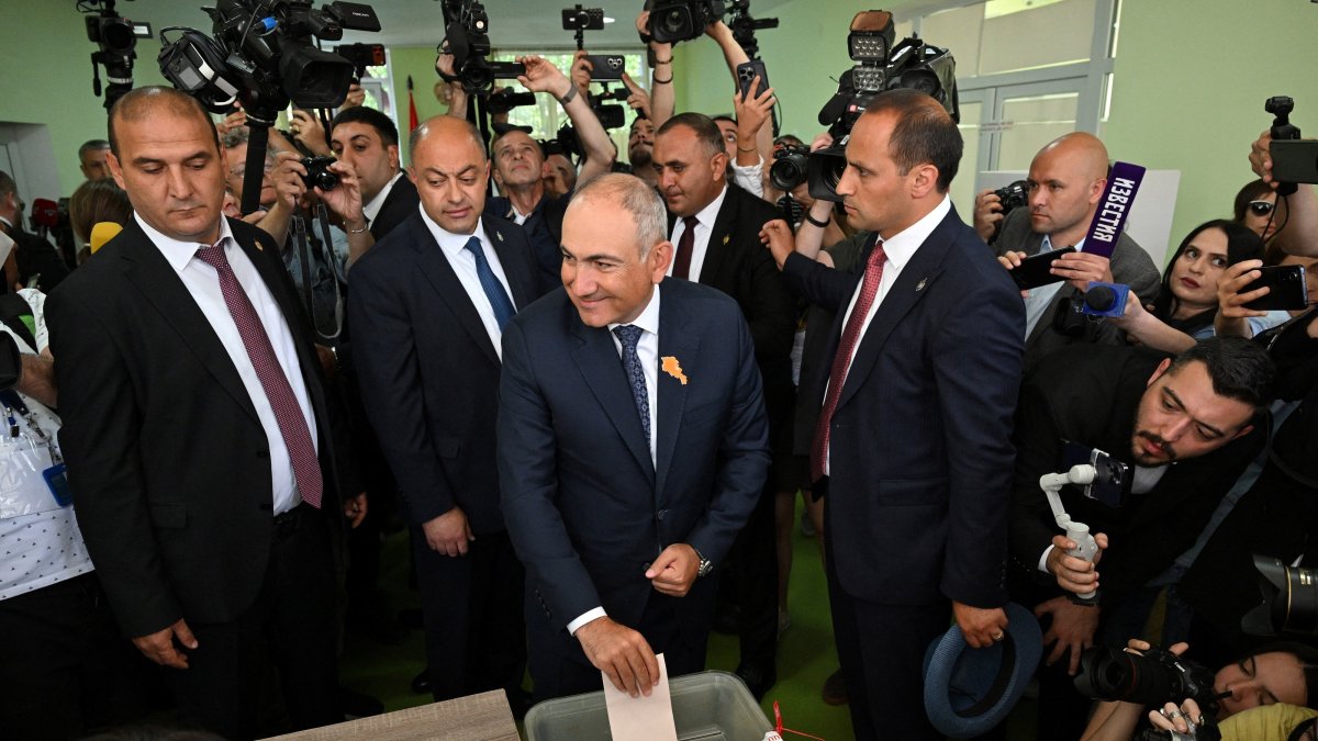 Armenian Prime Minister Nikol Pashinyan casts a ballot, Yerevan, Armenia, July 7, 2026. (Reuters Photo)