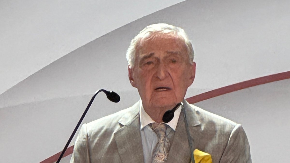 Turkish businessman Rahmi Koç delivers a speech during the inauguration of a hospital in Izmir, western Türkiye, June 6, 2026. (AA Photo)