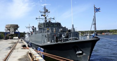 The Estonian Navy minehunter EML Ugandi (M315) of Standing NATO Mine Countermeasures Group One (SNMCMG1) docks at port, Klaipeda, Lithuania, May 14, 2026. (Reuters Photo)