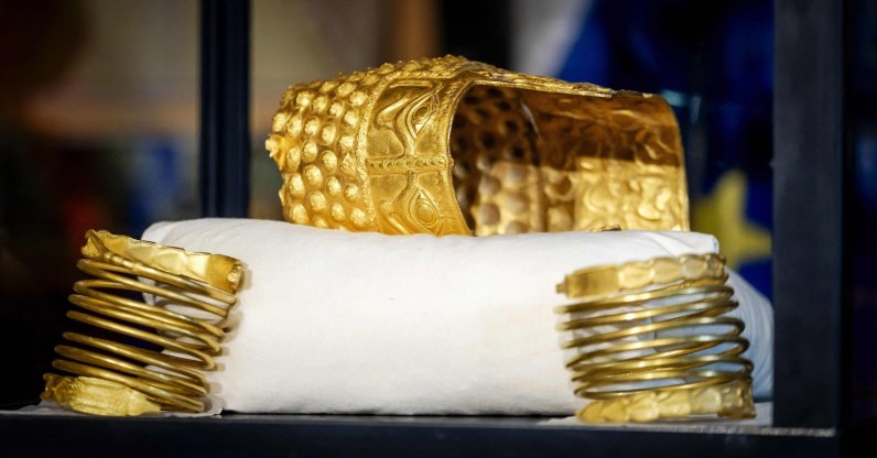The recovered golden helmet of Cotofenesti and two gold bracelets that were stolen from the Drents Museum are displayed in a glass box, Assen, Netherlands, April 2, 2026. (AFP Photo)