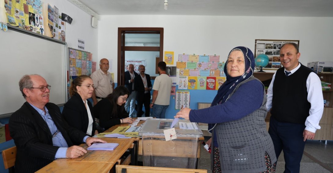 A voter casts her vote in Mustafapaşa, Nevşehir, central Türkiye, June 7, 2026. (IHA Photo)
